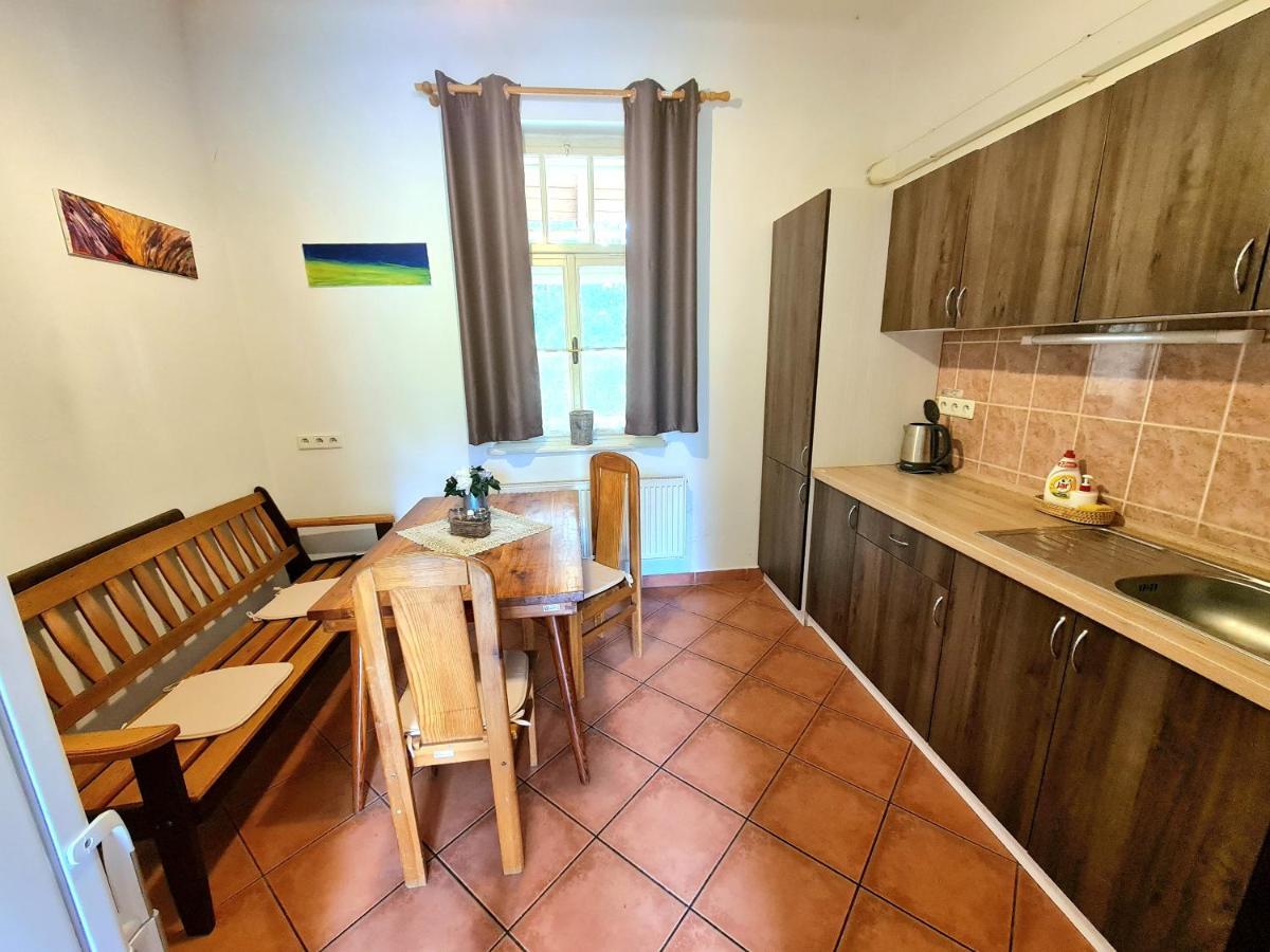 Uzkokolejky - Apartmany Strizovice Ngoại thất bức ảnh